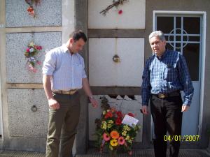 Gonzalo Picos Da Silva y Presidente saliente del CPT, RRPP Miguel Acevedo depositan ofrenda floral